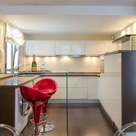 Apartment Warhol
